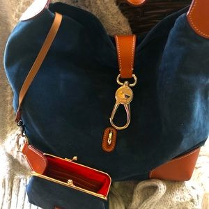 Dooney & bourke blue suede logo lock hobo w/leather trim set